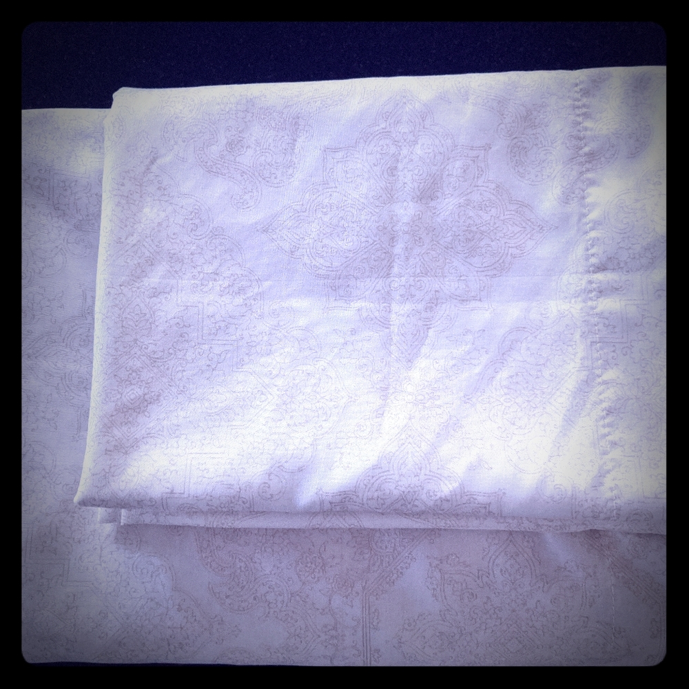 King size sheet set white with light floral patter